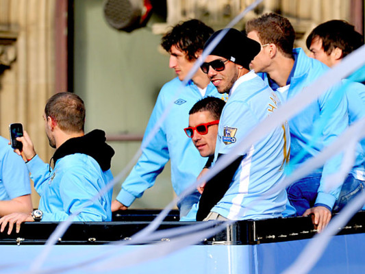 Manchester City celebra el título con el que sale de la sombra de United
