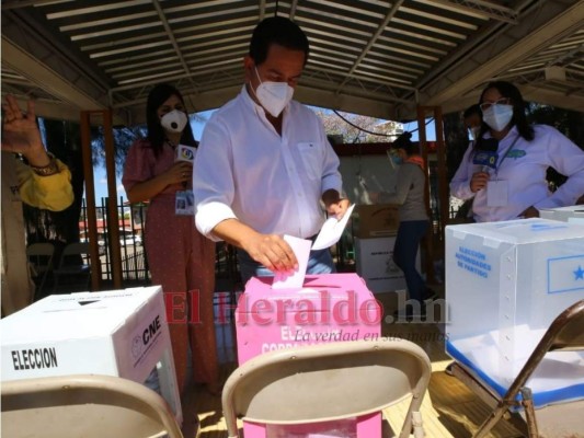 Así votaron los reconocidos líderes políticos de Honduras (Fotos)