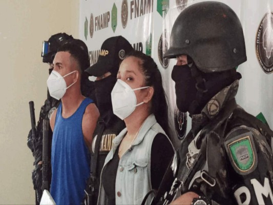 Cae pareja de presuntos extorsionadores de la Pandilla 18 en la capital