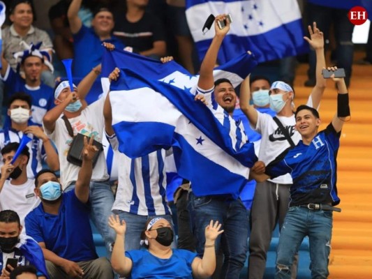 Las bellezas que engalanaron el Olímpico en el duelo entre Honduras y Estados Unidos