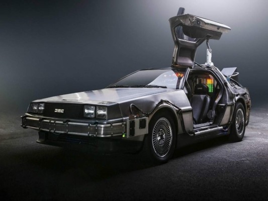 El DeLorian, el afamado carro de Back to the Future, que sigue viajando por el tiempo