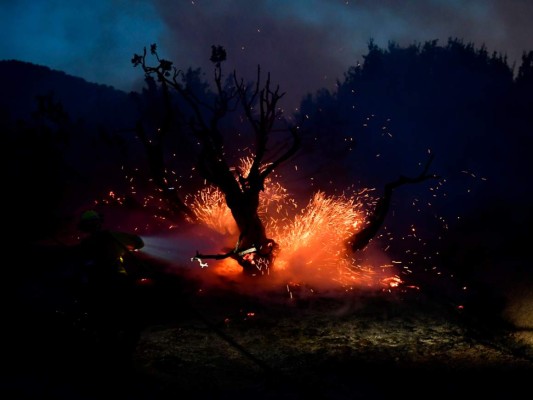 Las imágenes más impactantes del incendio Bobcat que arrasa California