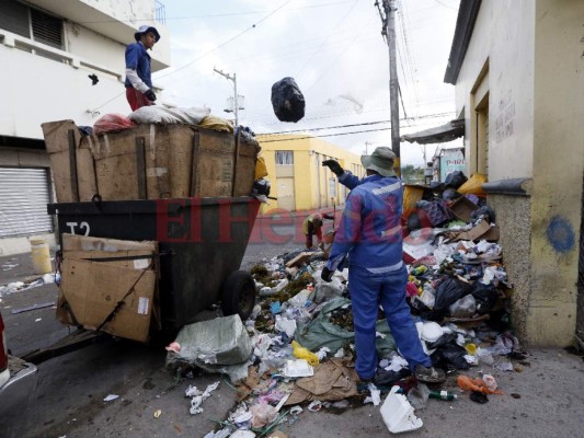 FOTOS: Mercados de Comayagüela amanecen inundados de basura en Navidad, después del 24 de diciembre