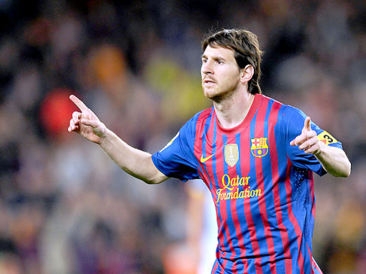 Messi llega a 50 y además impone récord mundial de goles en una temporada