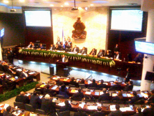 Presidente de Honduras descarta su participación en campaña política