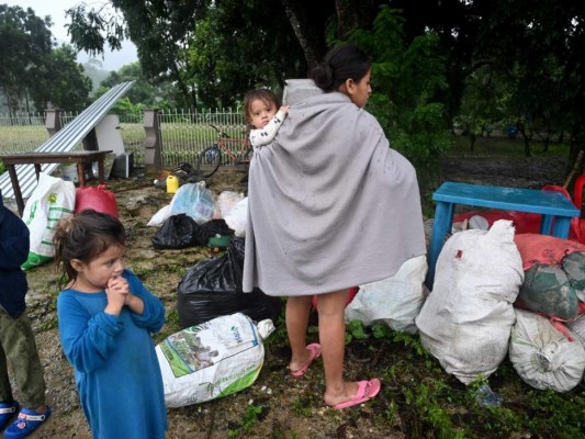 Los rostros de desesperación tras destructiva y mortal depresión Eta (FOTOS)