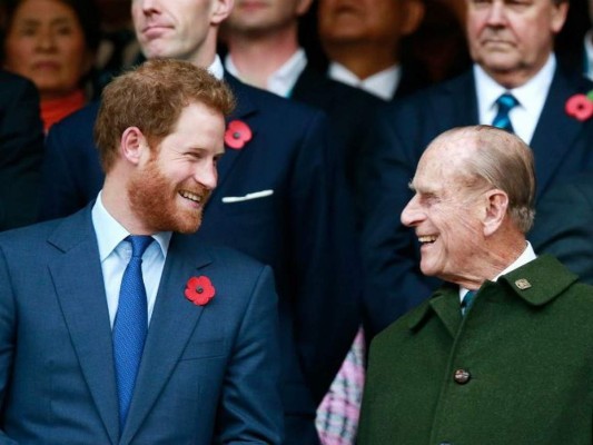 Príncipe Felipe sale ileso de accidente automovilístico&nbsp;