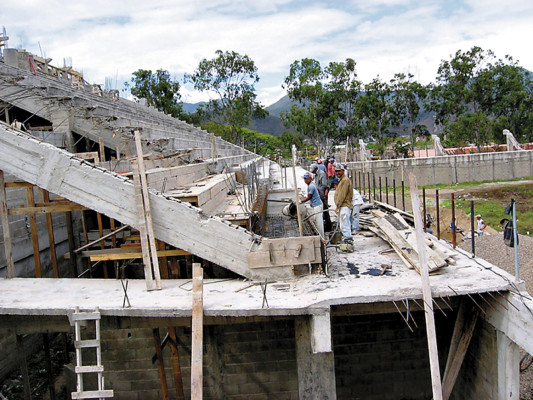 Finaliza construcción de graderías del estadio de Juticalpa