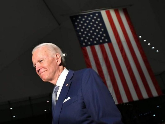 Biden acusa a Trump de agitar la 'bandera blanca de la derrota' en la pandemia