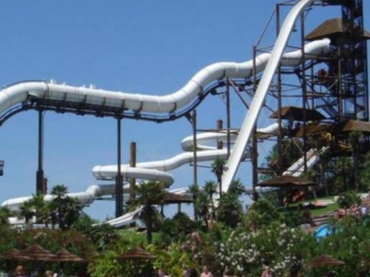 FOTOS: Así es el peligroso tobogán más grande del mundo en el que murieron dos personas