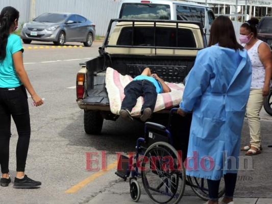 Hospitales al 100% causan rezago en salas de estabilización de triajes