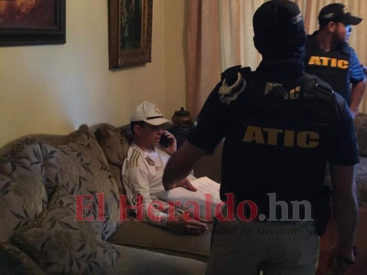 Exoficiales de la Policía dicen que Seguridad les transfería millones