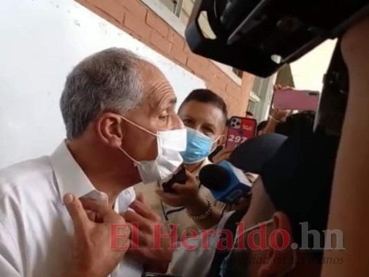 Con paz, tranquilidad y entre la multitud: Así ejerció el sufragio Nasry 'Tito' Asfura