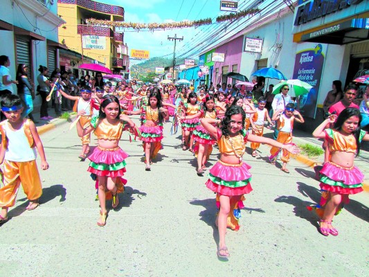 Con alegría y tradición inicia Festima 2014