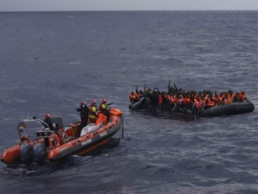 Al menos 43 muertos en naufragio de embarcación de migrantes frente a costa Libia, según ONU  