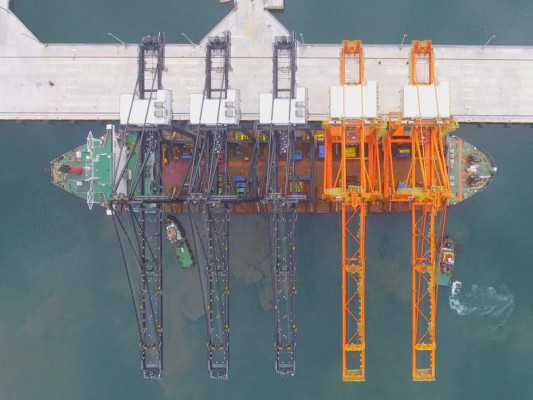 Llegan nuevas grúas Súper Post Panamax a Puerto Cortés