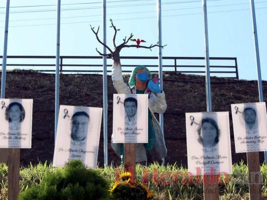 Con homenaje a médicos fallecidos crean conciencia sobre letalidad del covid-19