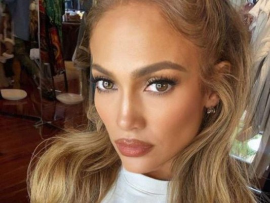 El look 'básico' y juvenil de Jennifer López que encantó a sus seguidores