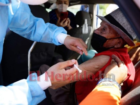 Covid-19: ¿Dónde y cómo acudir a vacunarse si tiene más de 60 años? (programe su cita)&nbsp;&nbsp;