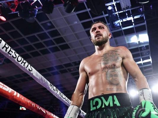 Mánager dice que Lomachenko peleó lesionado ante Teófimo López