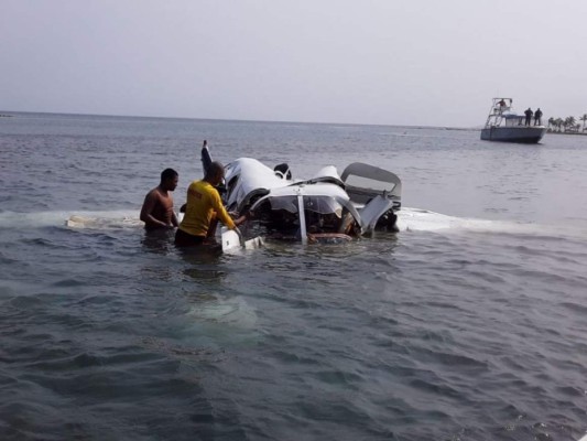 Las imágenes de la avioneta que se estrelló en Roatán y dejó cinco muertos