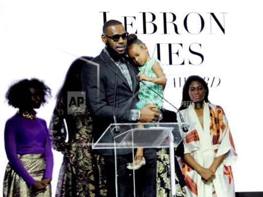 LeBron James alude a controversia de Kaepernick&nbsp;&nbsp;&nbsp;