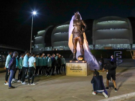 Argentina rinde demorado homenaje a Maradona&nbsp;&nbsp;