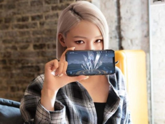 Ella es Ayayi, la bella influencer virtual que parece un humano real en China