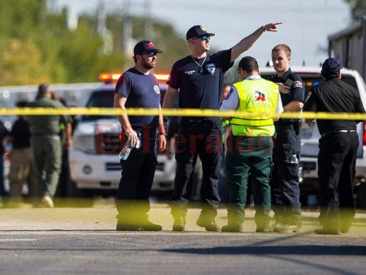 Autor de masacre en iglesia en Sutherland Springs habría muerto abatido por policías