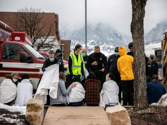 Dramático: Tiroteo deja varios muertos en supermercado de Colorado (Fotos)