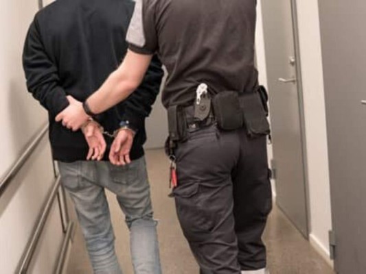 Hondureño es detenido en España durante pelea de pandillas