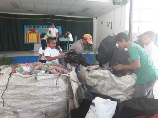 Educación motiva a los escolares a cuidar el ambiente con el reciclaje
