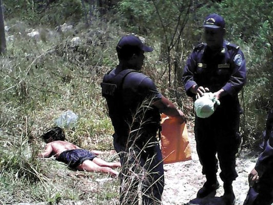 Matan mujer y la dejan semidesnuda