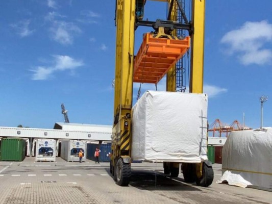 FOTOS: Así avanza la inspección de los 78 contenedores con hospitales móviles