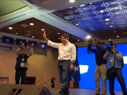 Juan Orlando Hernández es felicitado por mandatarios de Guatemala y Ecuador