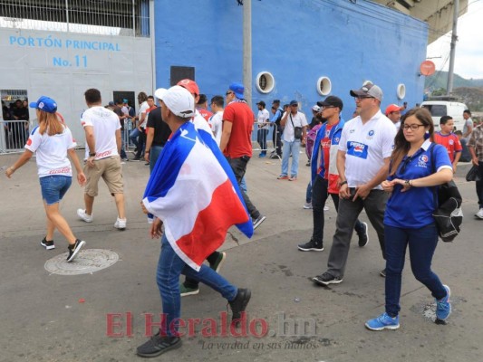Aficionados de Olimpia y Motagua comienzan a llenar el Estadio Nacional