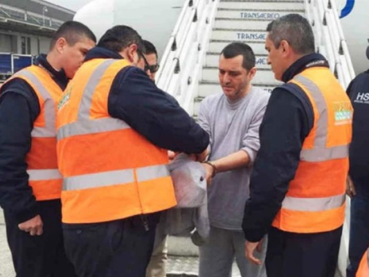 Exlíder paramilitar llega a Colombia tras su deportación de EEUU&nbsp;&nbsp;