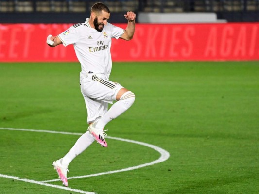 Benzema se acerca a Messi entre los goleadores de la Liga