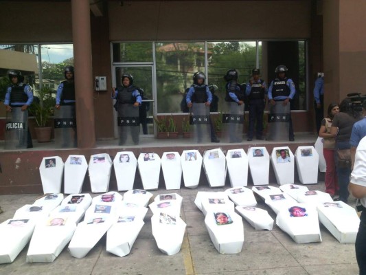 Con 'Manifestación del Silencio' exigen justicia por muertes de periodistas