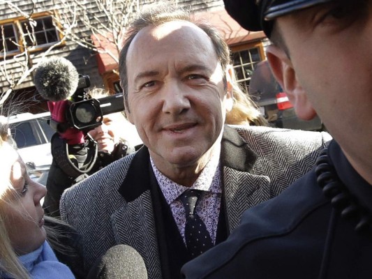 Retiran cargos de agresión sexual contra el actor Kevin Spacey