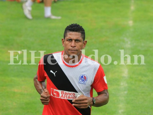 Carlo Costly se presenta a los entrenamientos de Olimpia dos semanas después