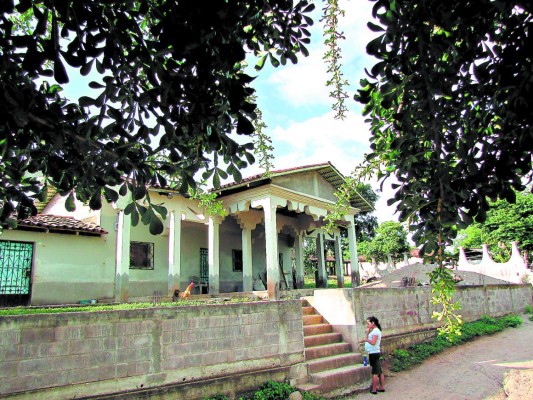 Migrantes mueven economía de pueblos