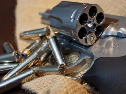 Así es la ruleta rusa, el juego por el que perdió la vida un guardia de seguridad en Honduras