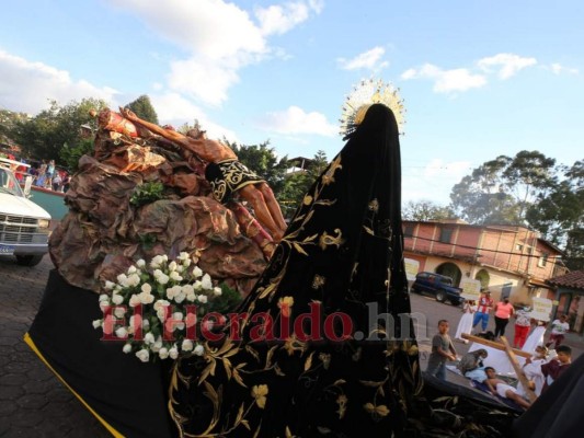 FOTOS: Así fue el recorrido del Santo Entierro de Jesús