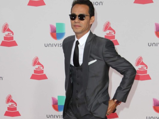 Las polémicas fotos de Marc Anthony tras beso con Jennifer López
