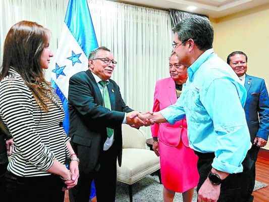 Diputados al Parlacen deberían ir al Congreso Nacional