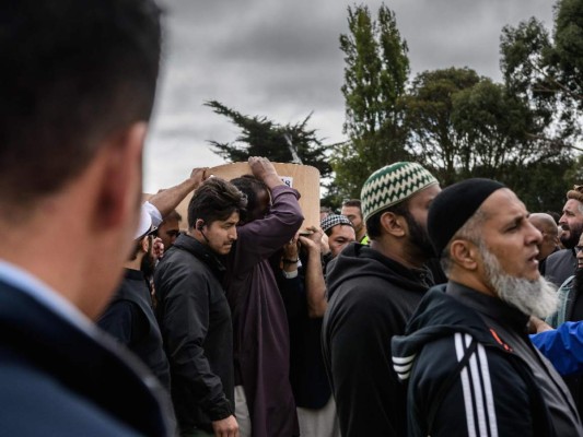 Las tristes imágenes del entierro masivo de las víctimas de la masacre en Nueva Zelanda