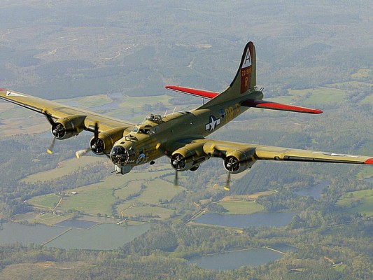 Muertos y heridos tras accidente de avión de la Segunda Guerra en EEUU