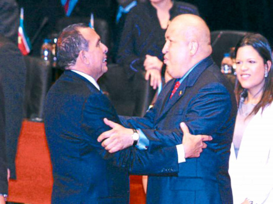 Presidente Lobo dice a Canciller que siga adelante con Petrocaribe