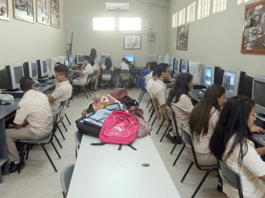 La robótica será una nueva oferta educativa de media en la capital